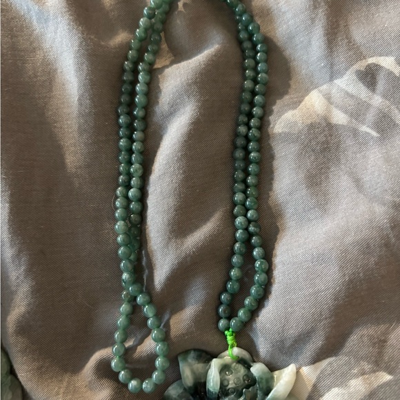 Green Jade Lotus Pendant Necklace - Picture 4 of 10